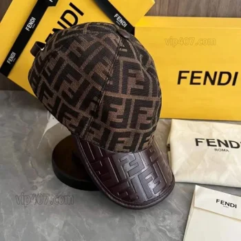 طاقية Fendi